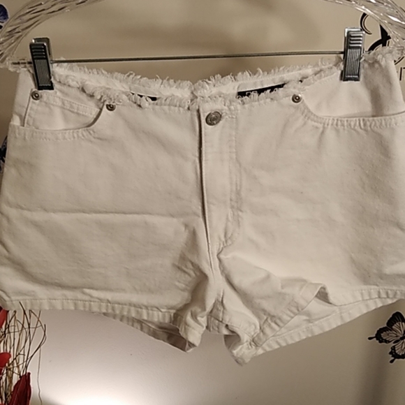 3 for $20 Juniors No Boundaries Shorts - Picture 2 of 3